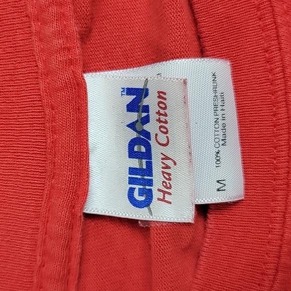 Vintage Unisex Gildan Red Medium Buccaneers/Publix Short Sleeve TShirt - Picture 3 of 3